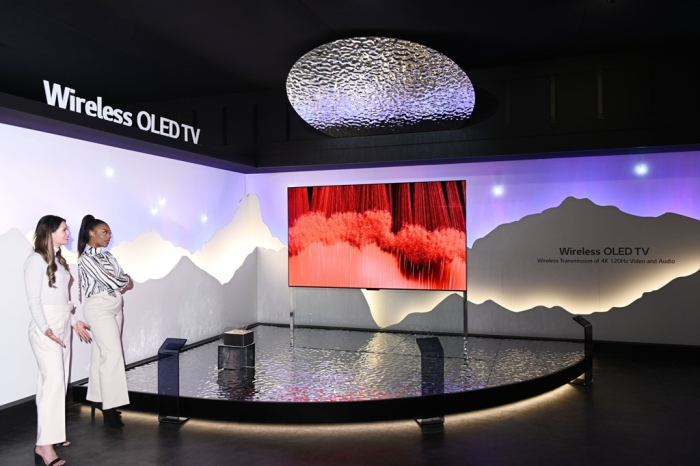 LG　Electronics　showcases　the　world’s　first　wireless　OLED　TV　at　CES　2023　on　Jan.　5,　2023,　in　Las　Vagas,　Nevada　(File　photo,　courtesy　of　LG　Electronics)