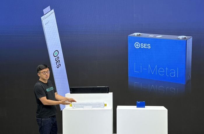 SES CEO Qichao Hu unveils a prismatic-type Li-Metal battery at Battery World 2023