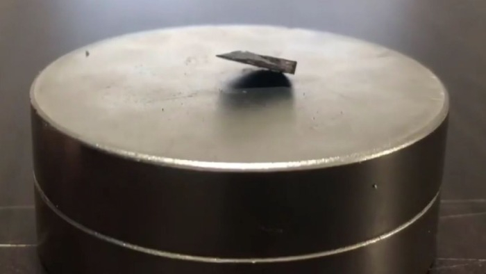 A　superconductor