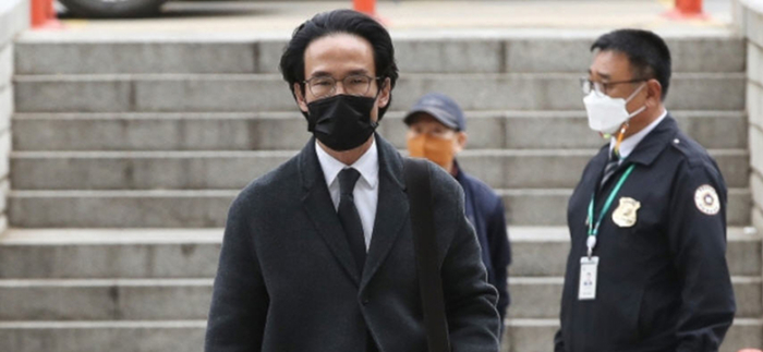 Cho Hyun-bum, chairman of Hankook & Company, the holding firm of Hankook Tire, shows up for trial at Seoul Central District Court