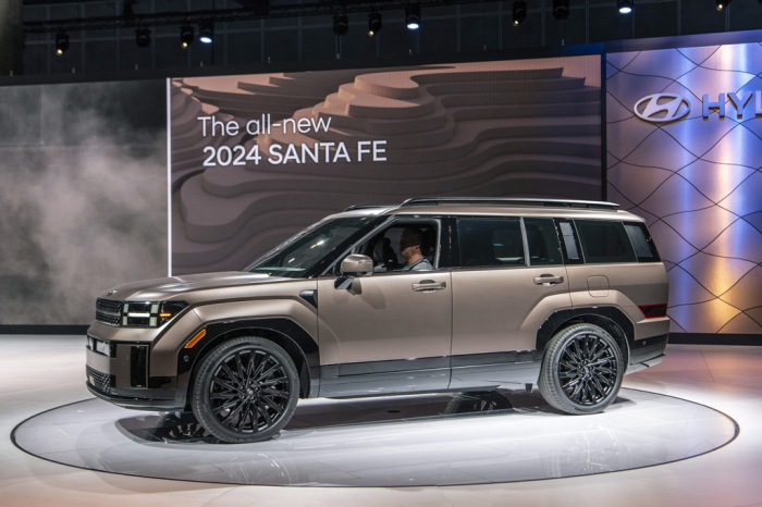 Hyundai's　all-new　Santa　Fe　at　the　LA　Auto　Show　2023