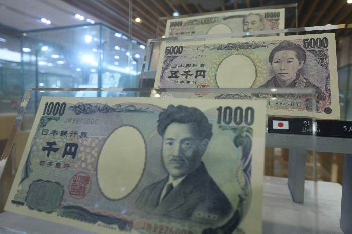 Yen　deposits　at　Korean　banks　surge　to　record　.9　bn