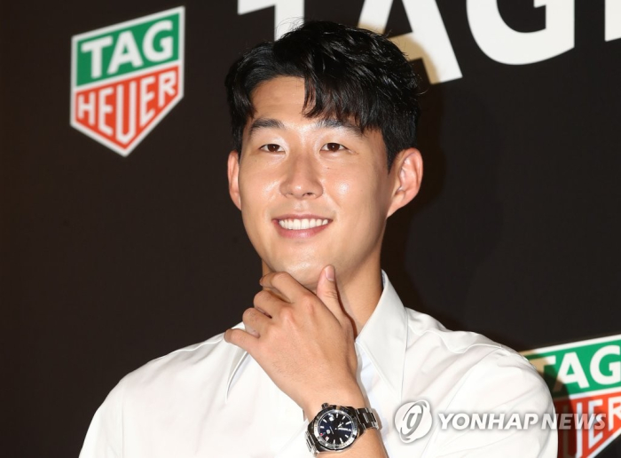 Korean　football　star　Son　Heung-min　wears　his　namesake　limited　edition　watch　by　TAG　Heuer　(Courtesy　of　Yonhap　News) 
