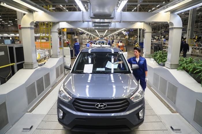 An　assembly　line　at　Hyundai　Motor's　Russian　plant　in　St.　Petersburg　(File　photo,　courtesy　of　TASS,　Yonhap)