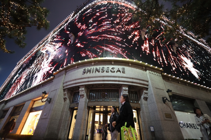 Shinsegae Gangnam stands out among department stores with .3 bn sales