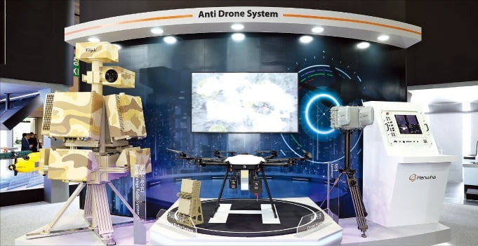 Hanwha　Systems'　anti-drone　system　introduced　at　a　S.Korean　defense　fair　in　June　(Courtesy　of　Hanwha　Systems)