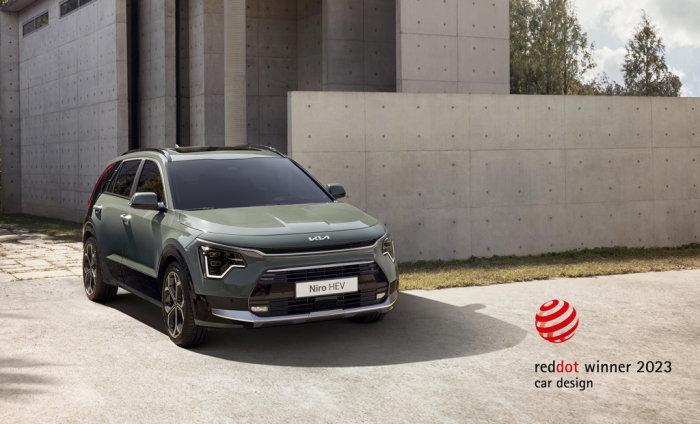 Kia Niro plug-in hybrid (HEV) wins a Red Dot Design 2023 award