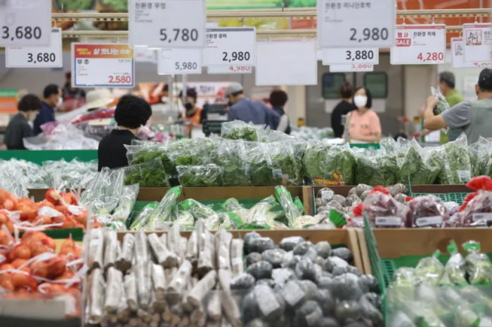 Vegetables　at　a　supermarket　in　Seoul　(Courtesy　of　Yonhap　News)
