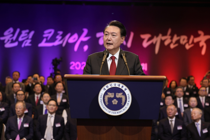 President　Yoon　Suk　Yeol　addresses　Korean　business　leaders　on　Jan.　2,　the　first　business　day　of　2024
