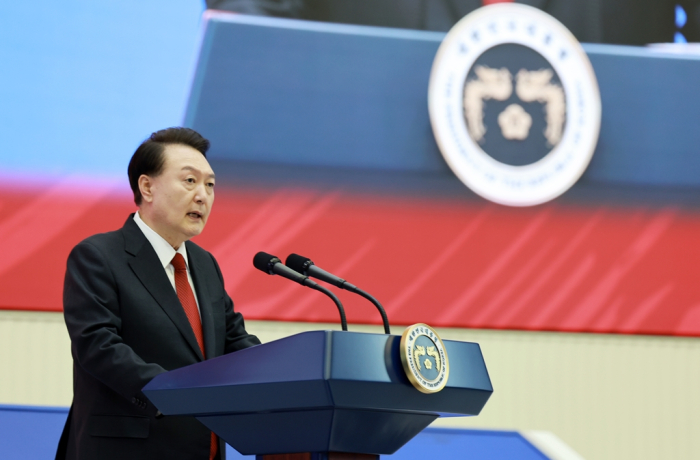 President　Yoon　speaks　at　the　Korea　Exchange　to　mark　the　start　of　business　for　the　new　year