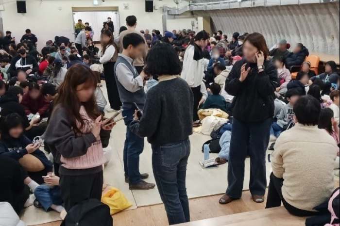Yeonpyeong　Island　residents　in　an　emergency　shelter　on　Jan.　5