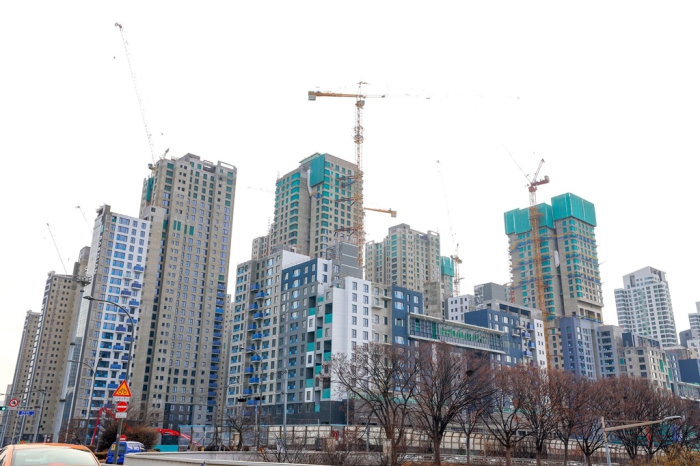 An　apartment　construction　site　in　Seoul　(File　photo)