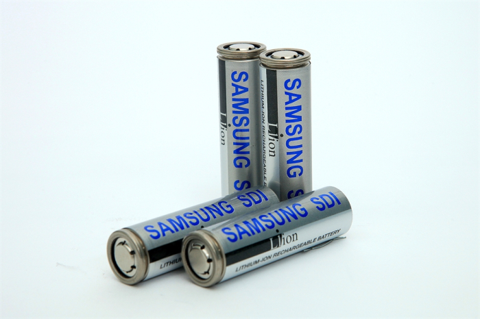 Samsung's　cylindrical　batteries