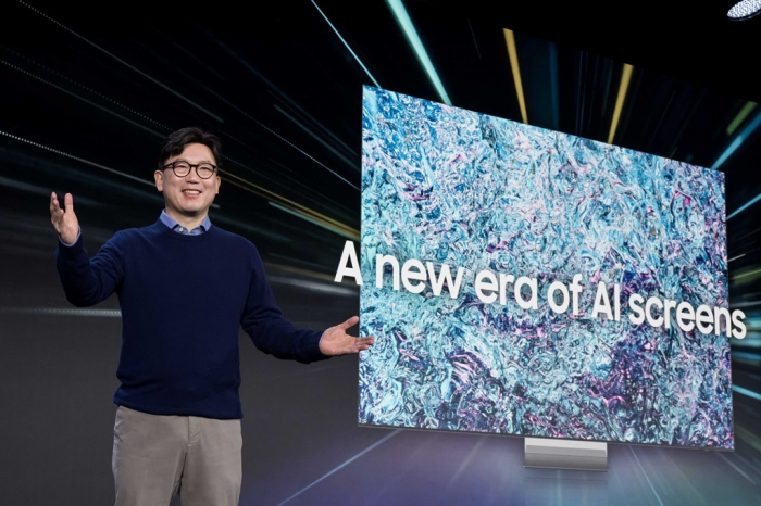 Yang　Seok-woo,　president　and　head　of　Samsung’s　visual　display　business,　speaks　at　Samsung　First　Look　2024　to　unveil　the　Neo　QLED　8K　equipped　with　the　NQ8　AI　Gen3　on　Jan　7,　2024,　in　Las　Vegas　(Courtesy　of　Samsung)