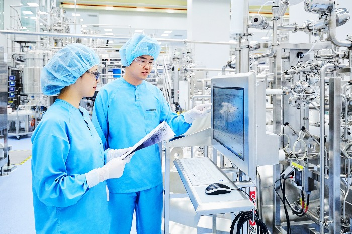 The　interior　of　a　Samsung　Biologics　plant