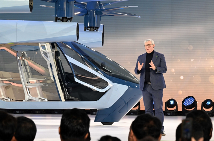 Hyundai　chief　designer　Luc　Donckerwolke　unveils　S-A2,　Supernal's　upgraded　eVTOL　flying-car　concept