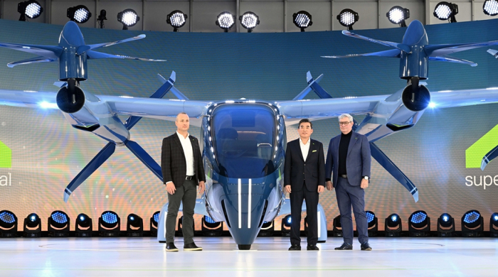 Shin Jai-won, CEO of Supernal (center), and Hyundai chief designer Luc Donckerwolke (right) pose in front of S-A2