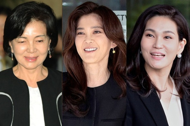 Late　Samsung　Group　Chairman　Lee　Kun-hee's　wife　Hong　Ra-hee　(from　left)　and　two　daughters　Lee　Boo-jin　and　Lee　Seo-hyun