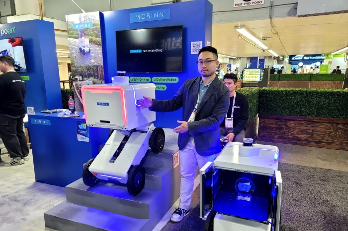 Mobinn's　self-driving　robots　at　ZERO1NE　Pavilion　at　CES　2024