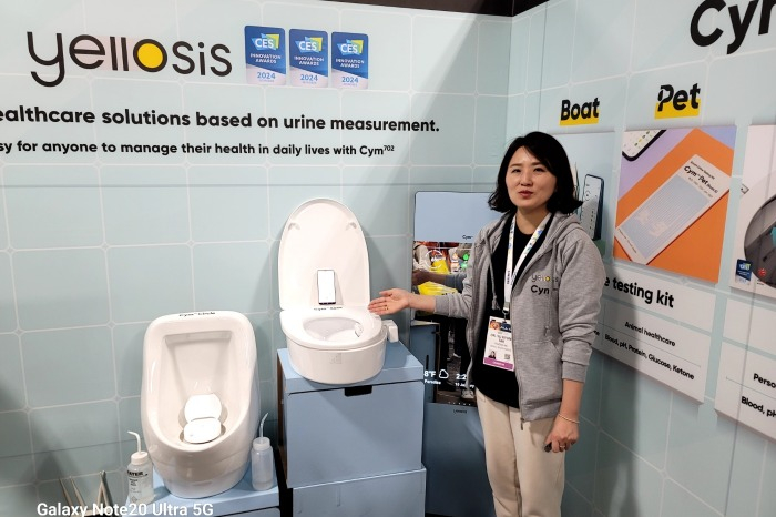 Yellosis　CEO　Tak　Yu-kyung　introduces　the　startup's　smart　toilet　series　at　CES　2024 