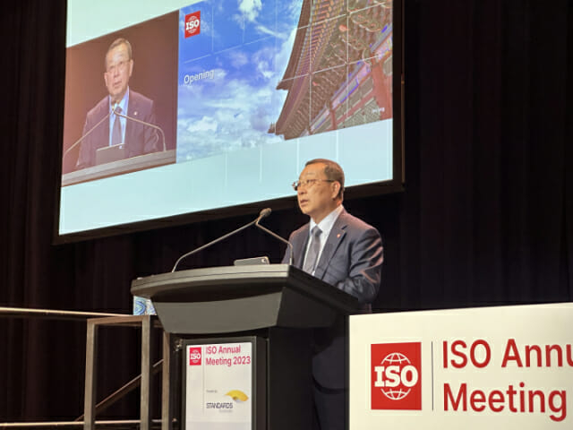Cho　Sung-hwan,　President　of　the　International　Organization　for　Standardization　(ISO),　presents　his　five-year　strategic　plan　at　the　ISO　General　Assembly　in　Brisbane,　Australia　in　September　2022.
