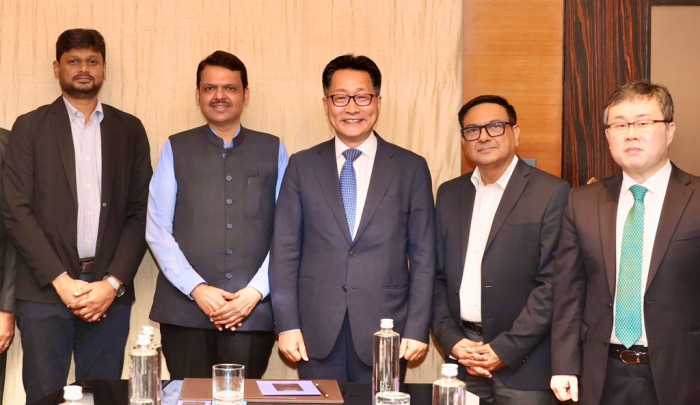 Maharashtra Deputy Chief Minister Devendra Fadnavis (second from left) and Hyundai Motor India chief Kim Un-soo (third) and others pose for a photo at Fadnavis' office (Courtesy of Fadnavis' X post)