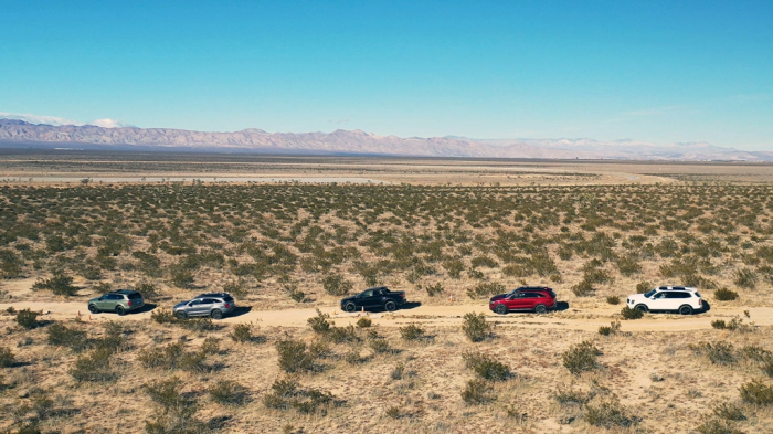 Hyundai　Motor　and　Kia's　SUVs　undergo　a　safety　test　at　Hyundai's　California　Proving　Ground　in　the　Mojave　Desert