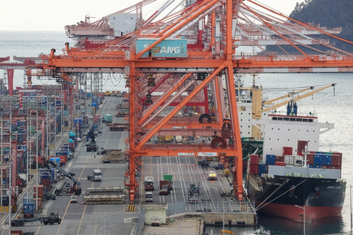 Container　terminals　at　the　Port　of　Busan,　South　Korea　(File　photo,　courtesy　of　News1)