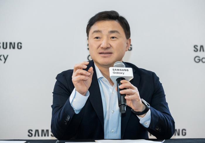 TM Roh, chief of Samsung’s Mobile eXperience (MX) division, speaks at a media briefing with Korean reporters at Galaxy Unpacked 2024 in San Jose