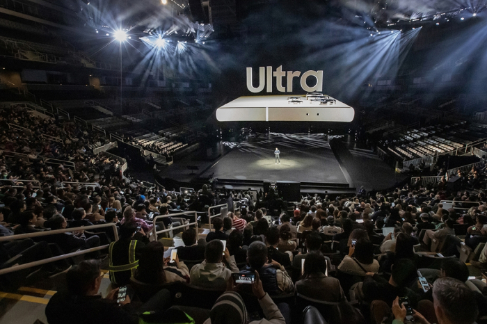 TM Roh, Samsung’s mobile chief, unveils the Galaxy S24 series at Galaxy Unpacked 2024
