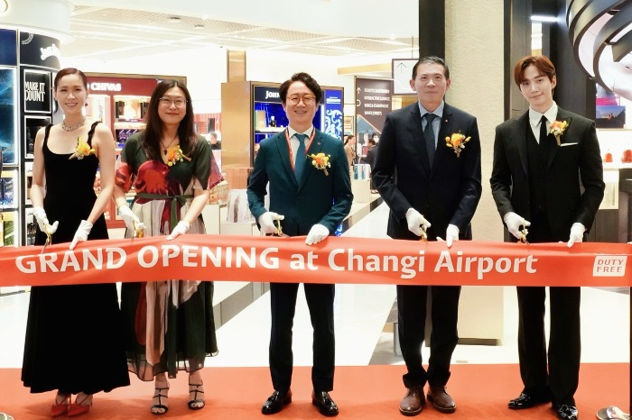 Lotte　Duty　Free　holds　grand　reopening　ceremony　at　Changi　Airport