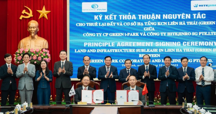On October 13, 2023, Kim In-gyu, CEO of HiteJinro, Huang Jeong-ho, CEO of HiteJinro Singapore, and key Vietnamese officials signed a preliminary land lease agreement for HiteJinro's planned soju plant in Vietnam