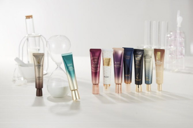 Cosmetic　products　of　AHC,　beauty　brand　of　Carver　Korea　(Courtesy　of　Carver　Korea)