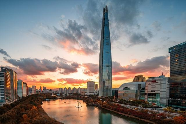 Lotte　World　Tower　sees　record-high　visitors　in　2023　