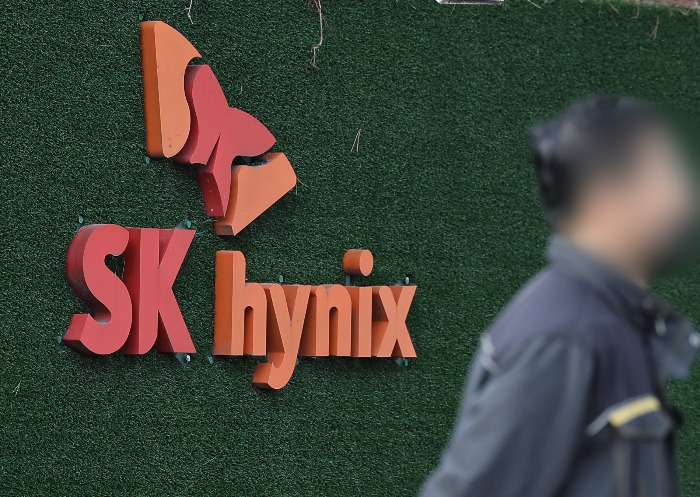 SK　Hynix　swings　to　profit;　sees　60%　surge　in　HBM　demand