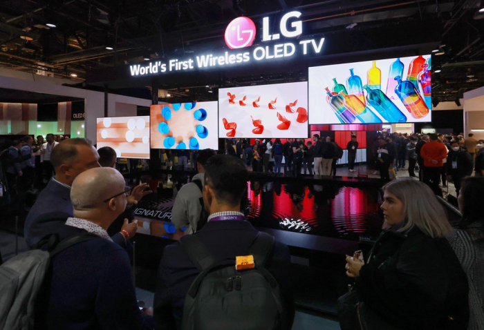 LG　Electronics　showcases　the　world's　first　wireless　OLED　TV　at　CES　2023