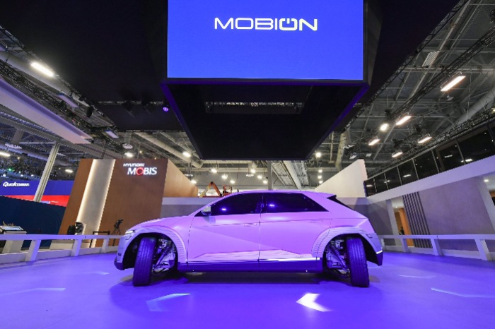Hyundai　Mobis　unveils　the　MOBION　EV,　equipped　with　the　next-generation　e-Corner　System　motion　technology,　at　CES　2024　(Courtesy　of　Yonhap)