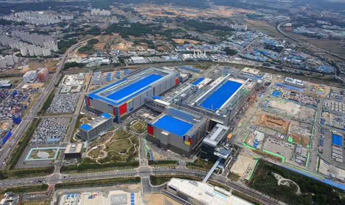 Samsung　Electronics　semiconductor　production　lines　in　South　Korea　(Courtesy　of　Samsung)