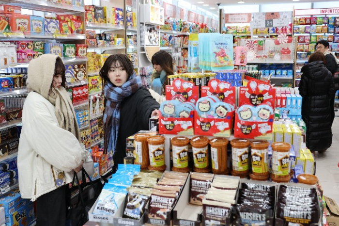 Daiso　store,　a　dollar　shop,　in　Seoul 