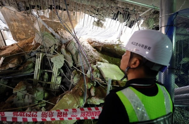 Collapsed part of GS E&C's apartment construction site in Incheon (Courtesy of Yonhap News)