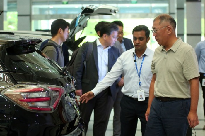 Hyundai Motor Group Chairman Chung Euisun visits Hyundai and Kia's R&D center in Hyderabad, India in August 2023 (Courtesy of Hyundai Motor)