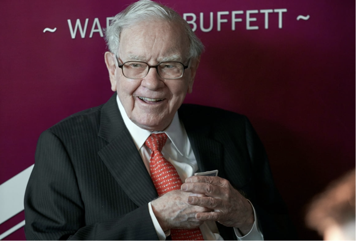 Warren　Buffett,　chairman　of　Berkshire　Hathaway,　a　multinational　investment　firm　headquartered　in　Omaha,　Nebraska