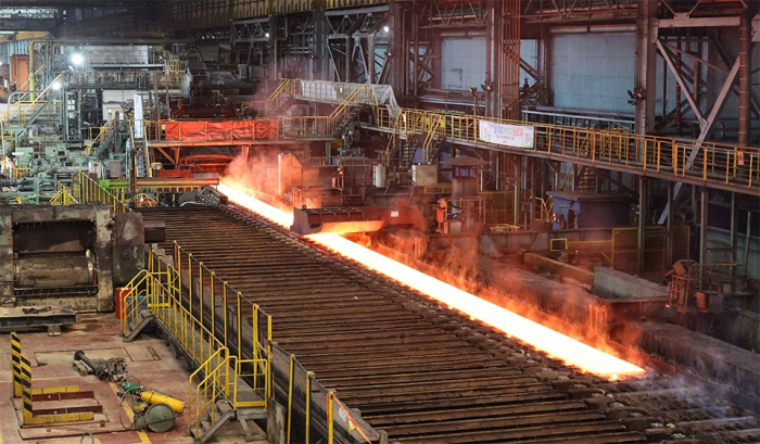 POSCO's　No.　2　hot　rolling　mill　at　the　Pohang　Steel　Works　(File　photo,　courtesy　of　POSCO)