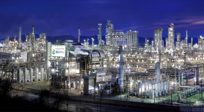 GS　Caltex　refinery　in　Yeosu,　South　Jeolla　Province.　GS　Holdings’　subsidiary　GS　Energy　has　a　50%　stake　in　the　refiner　(File　photo,　courtesy　of　GS　Caltex)