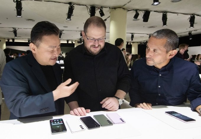 Samsung, Google and Qualcomm top executives at the Galaxy Unpacked 2023 presentation (Courtesy of Samsung)