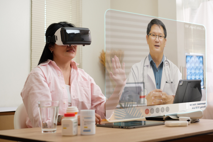 Patient　and　doctor　meet　in　extended　reality　(Courtesy　of　Getty　Images) 