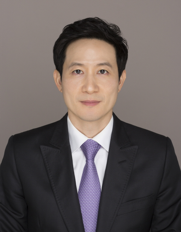 Park　Chul-whan,　the　nephew　of　Kumho　Petrochemical's　former　Chairman　Park　Chan-koo