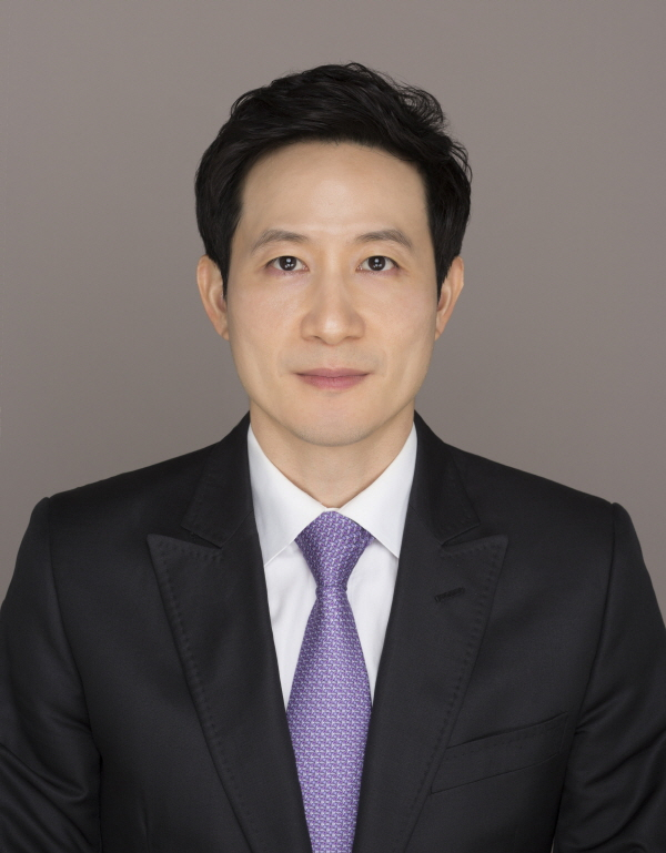 Park Chul-whan, the nephew of Kumho Petrochemical's former Chairman Park Chan-koo