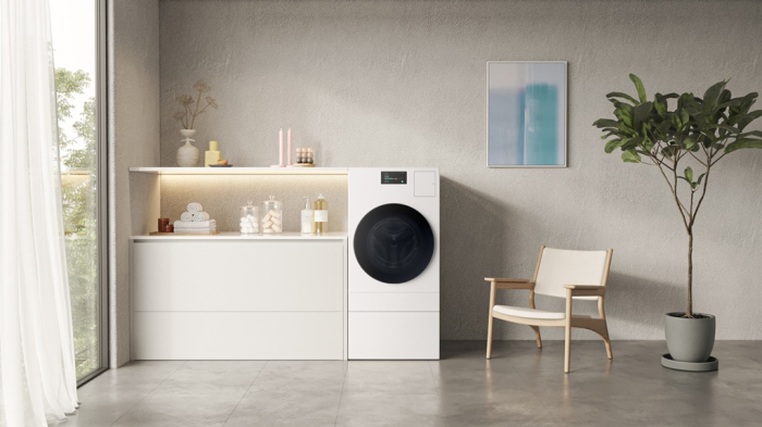 The　Bespoke　AI　Washer　&　Dryer　Combo　(Courtesy　of　Samsung)