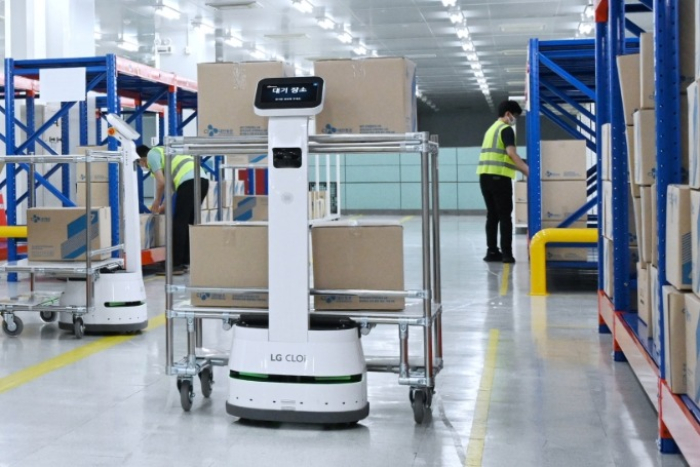 LG CLOi CarryBot (Courtesy of LG Electronics)